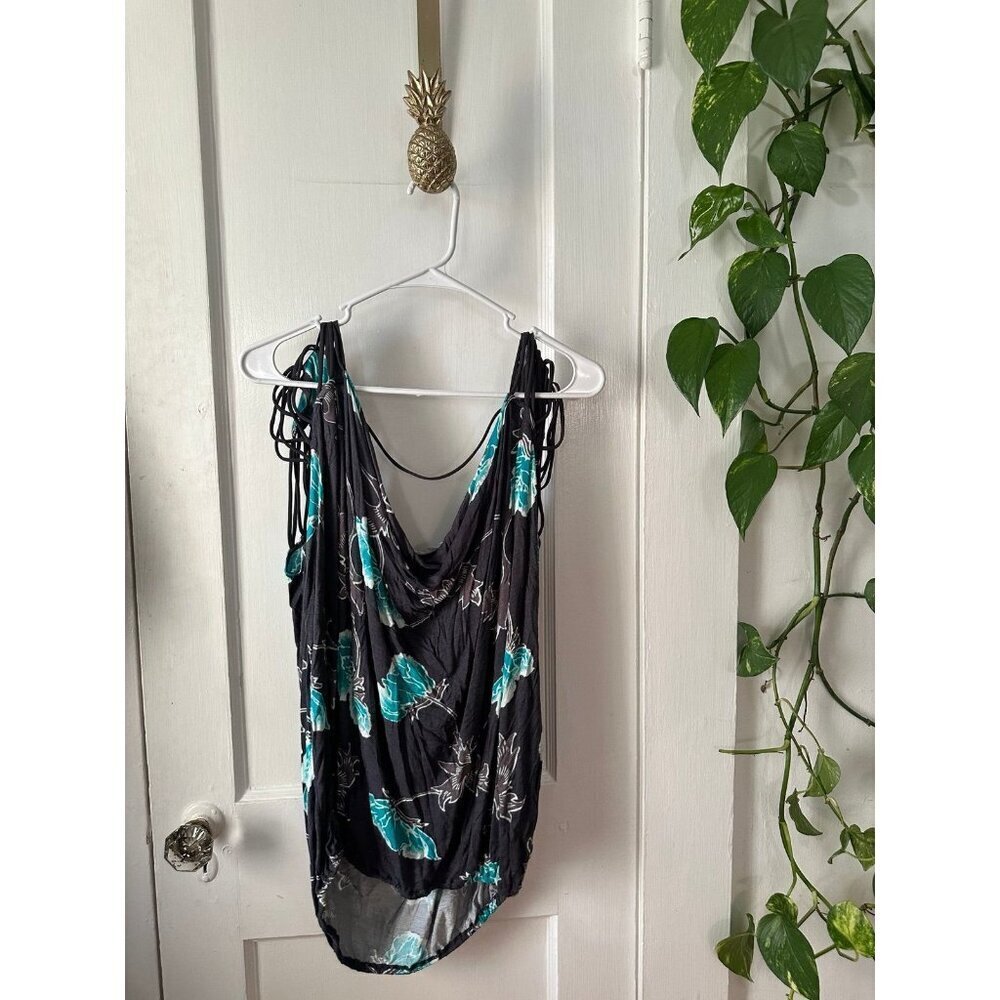 Women’s size medium blue flower gray blouse